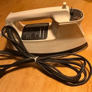 Vintage Hamilton Beach Steam Iron 754-5